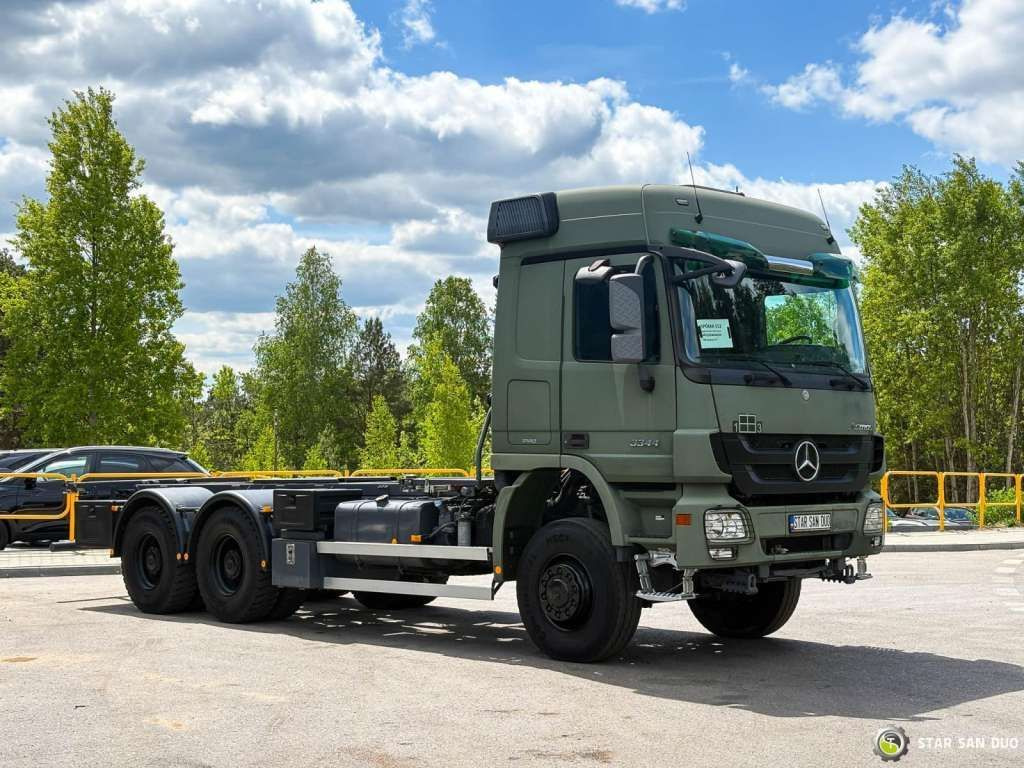 Mercedes-Benz ACTROS 3344 6x6 System Twist Lock - Camion şasiu: Foto 2 Mercedes-Benz ACTROS 3344 6x6 System Twist Lock - Camion şasiu: Foto 2