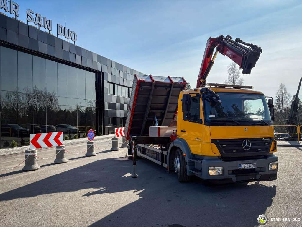 Mercedes-Benz AXOR 1824 4x2 HMF 975 HDS Crane Rotator Kipper - Camion cu macara: Foto 2 Mercedes-Benz AXOR 1824 4x2 HMF 975 HDS Crane Rotator Kipper - Camion cu macara: Foto 2