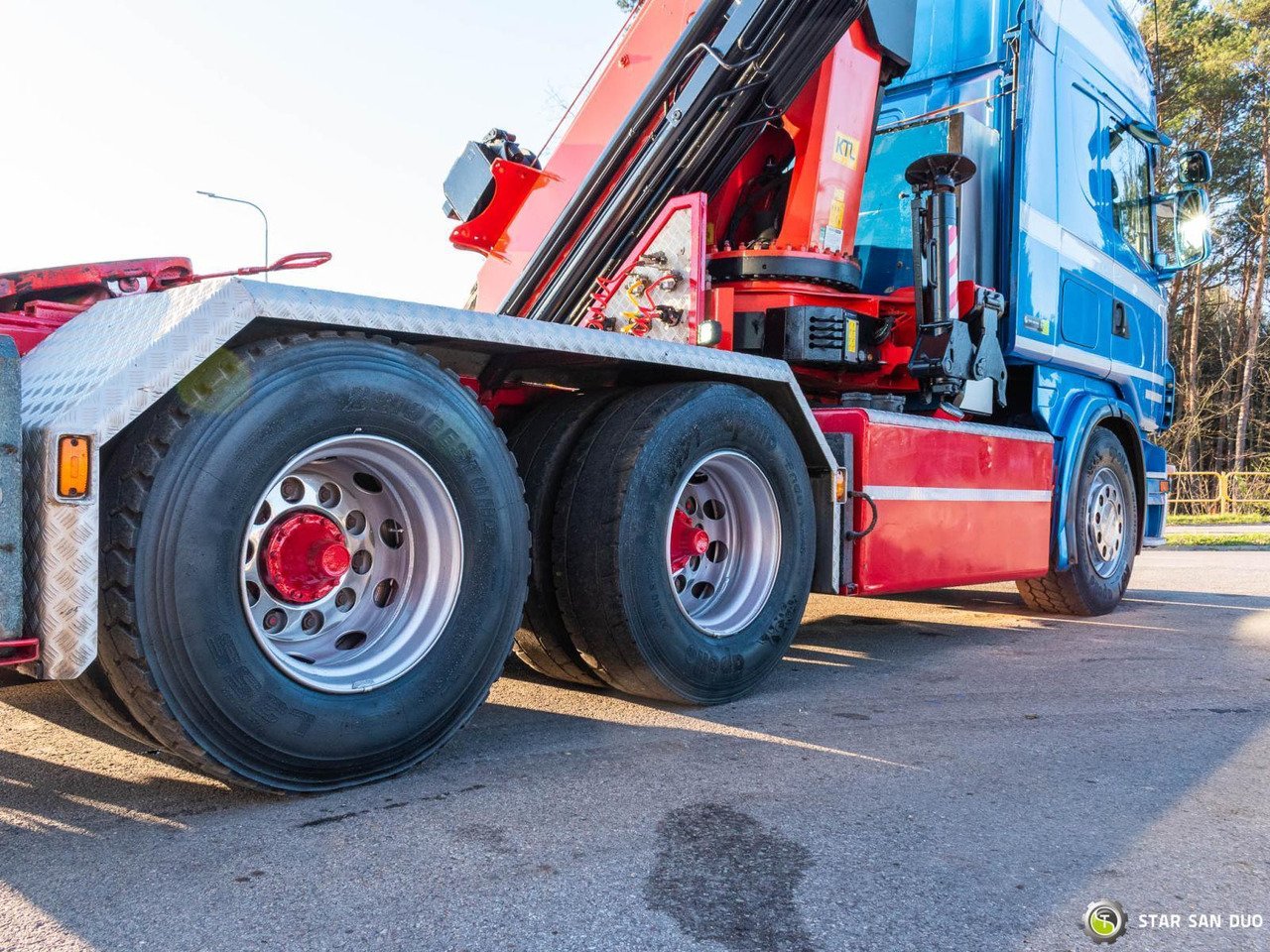 Camion cu macara : Foto 13