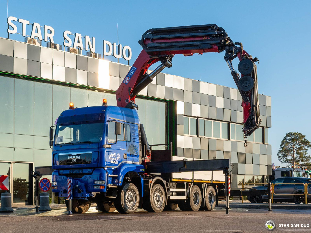 - Camion cu macara: Foto 1 - Camion cu macara: Foto 1