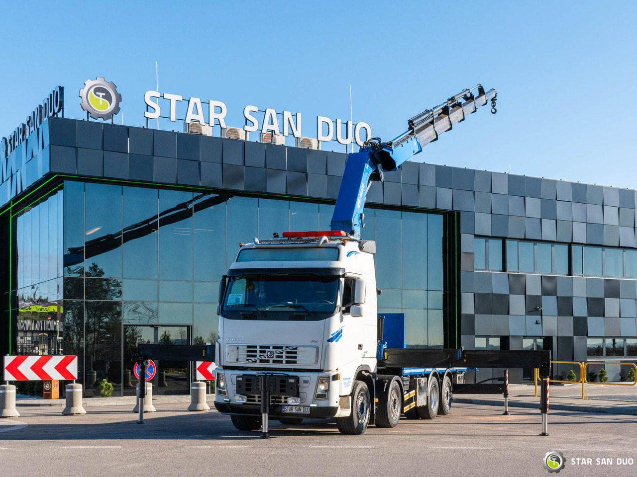 - Camion cu macara: Foto 1 - Camion cu macara: Foto 1