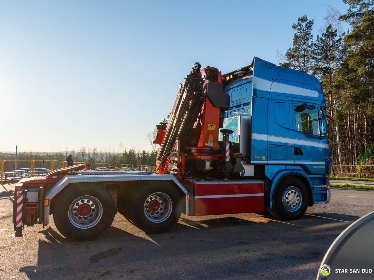 Camion cu macara : Foto 6