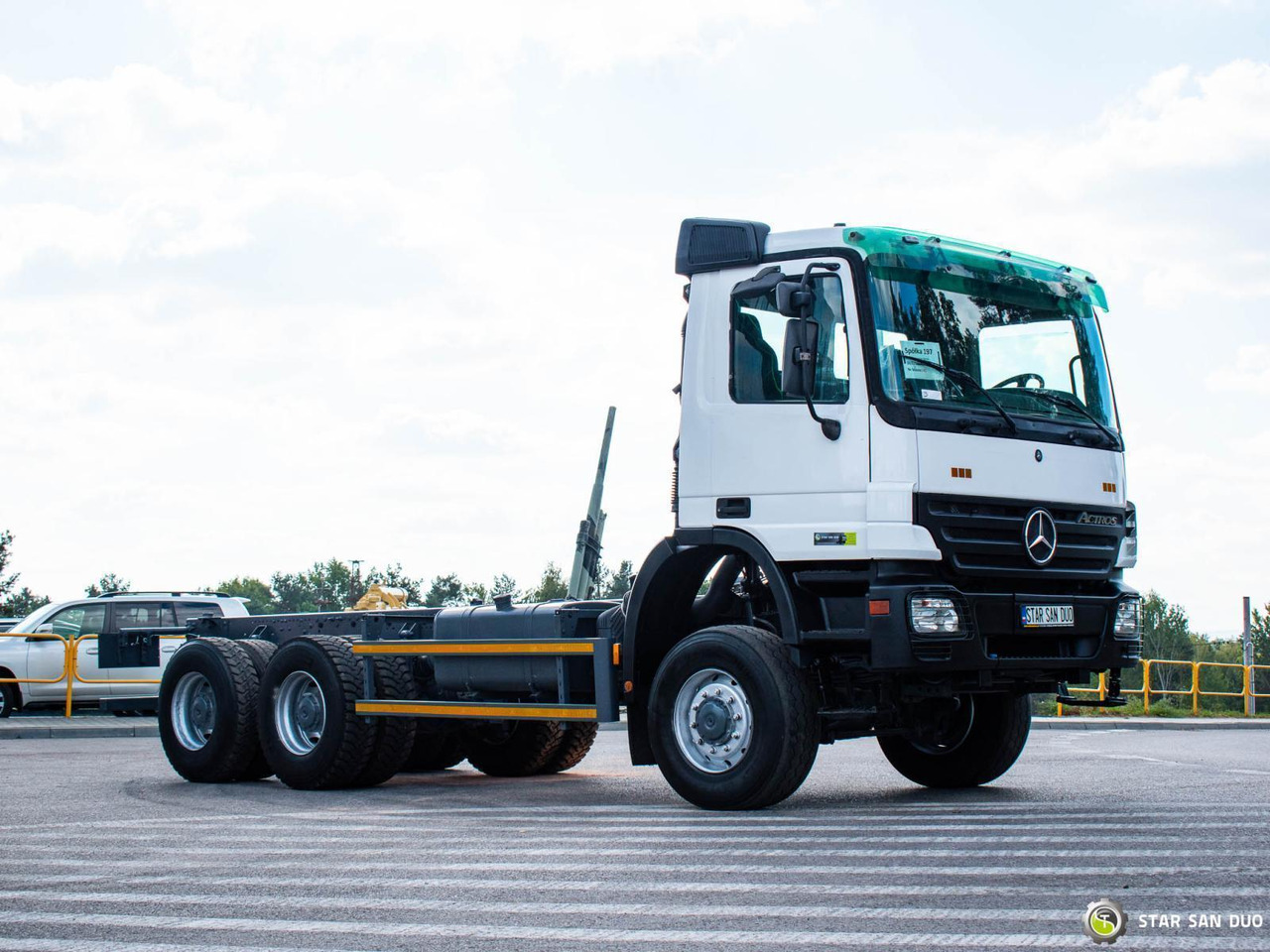 - Camion şasiu: Foto 2 - Camion şasiu: Foto 2