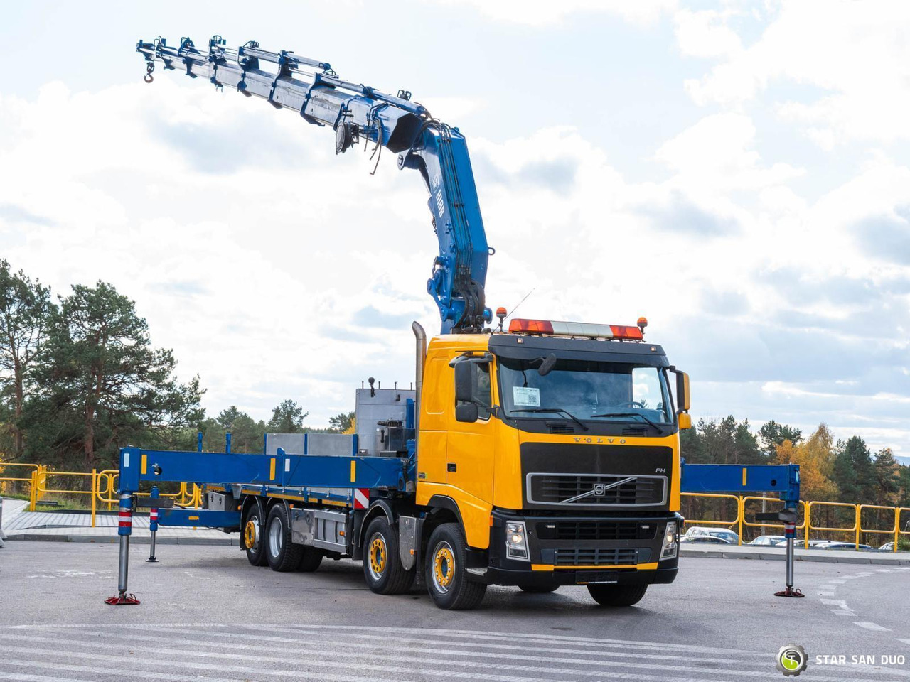 - Camion cu macara: Foto 2 - Camion cu macara: Foto 2