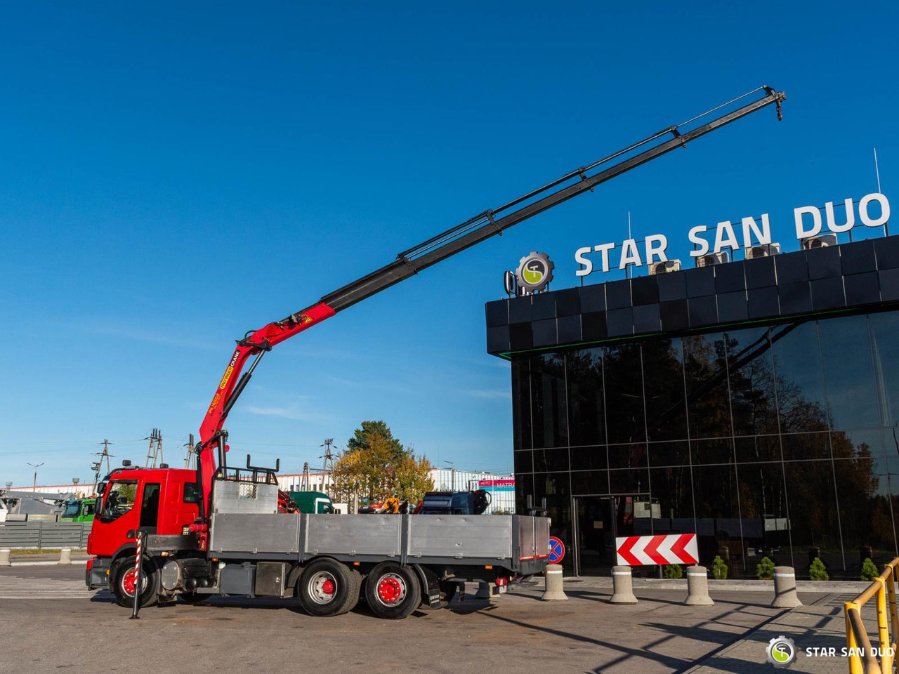 - Camion cu macara: Foto 2 - Camion cu macara: Foto 2