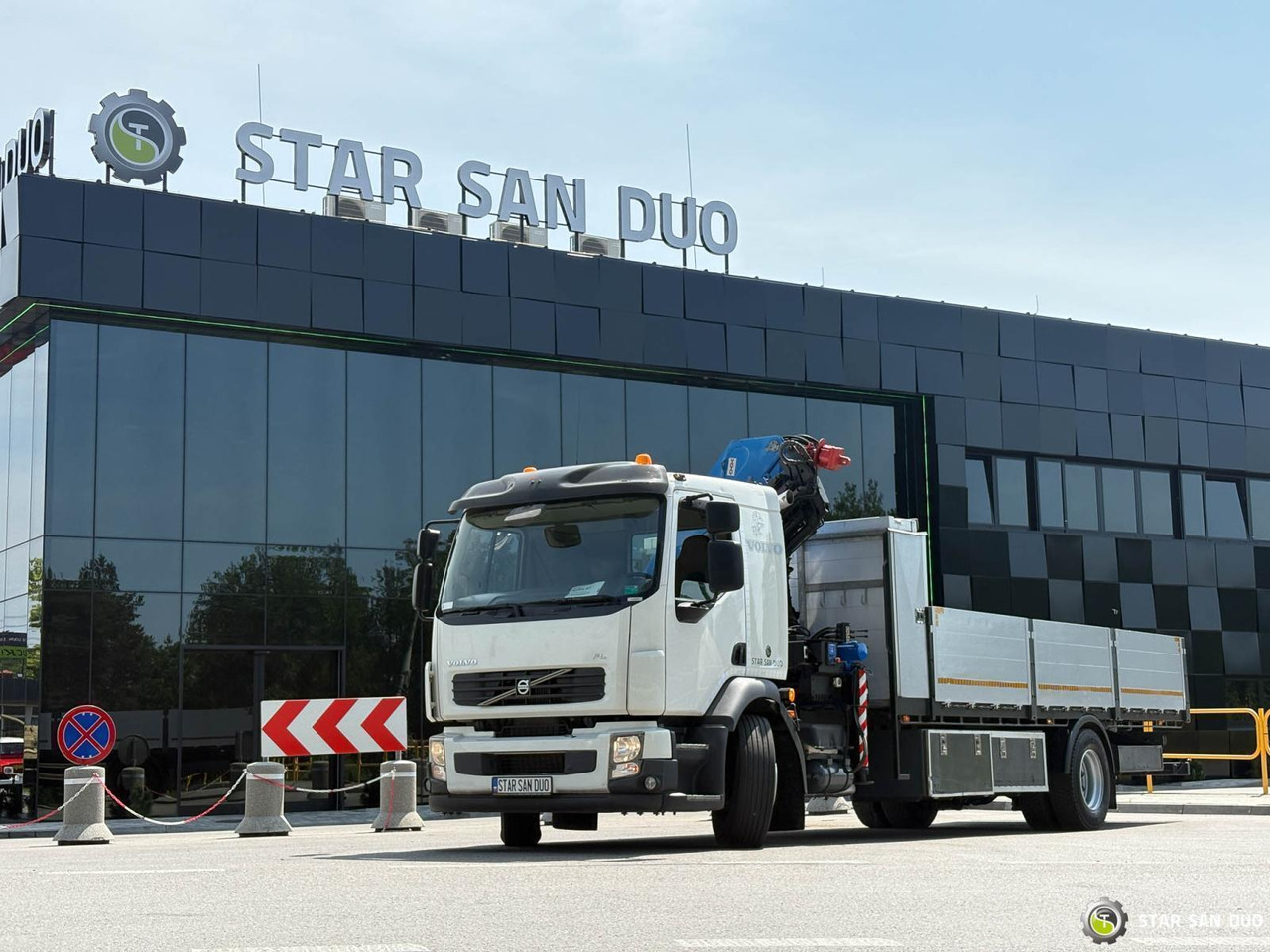 Camion cu macara : Foto 10