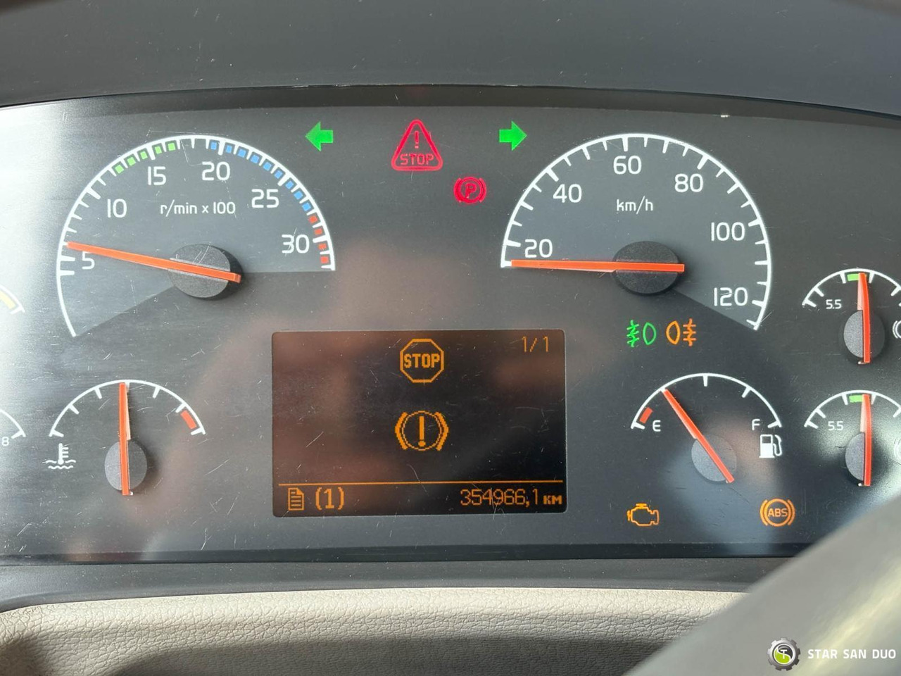 Camion cu macara : Foto 17