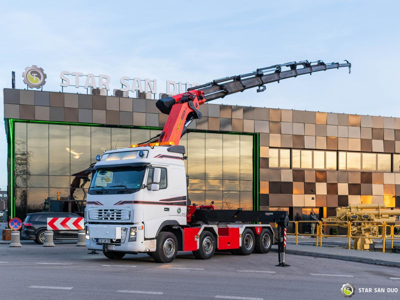 - Camion cu macara: Foto 1 - Camion cu macara: Foto 1