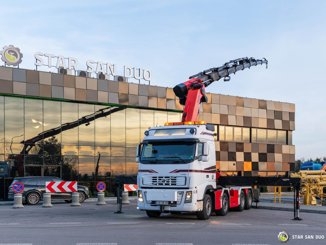 - Camion cu macara: Foto 3 - Camion cu macara: Foto 3