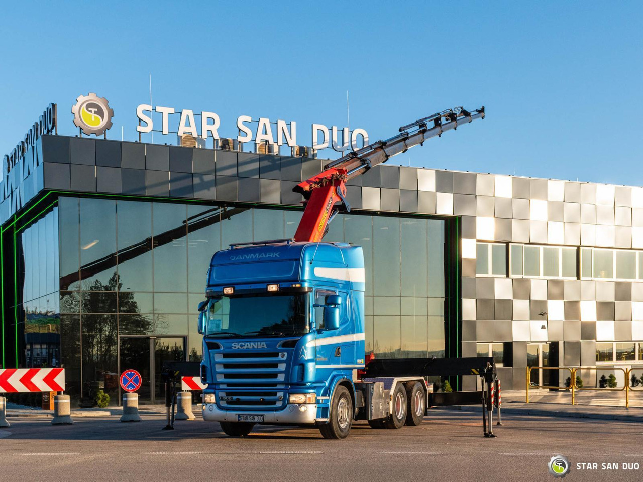 - Camion cu macara: Foto 3 - Camion cu macara: Foto 3