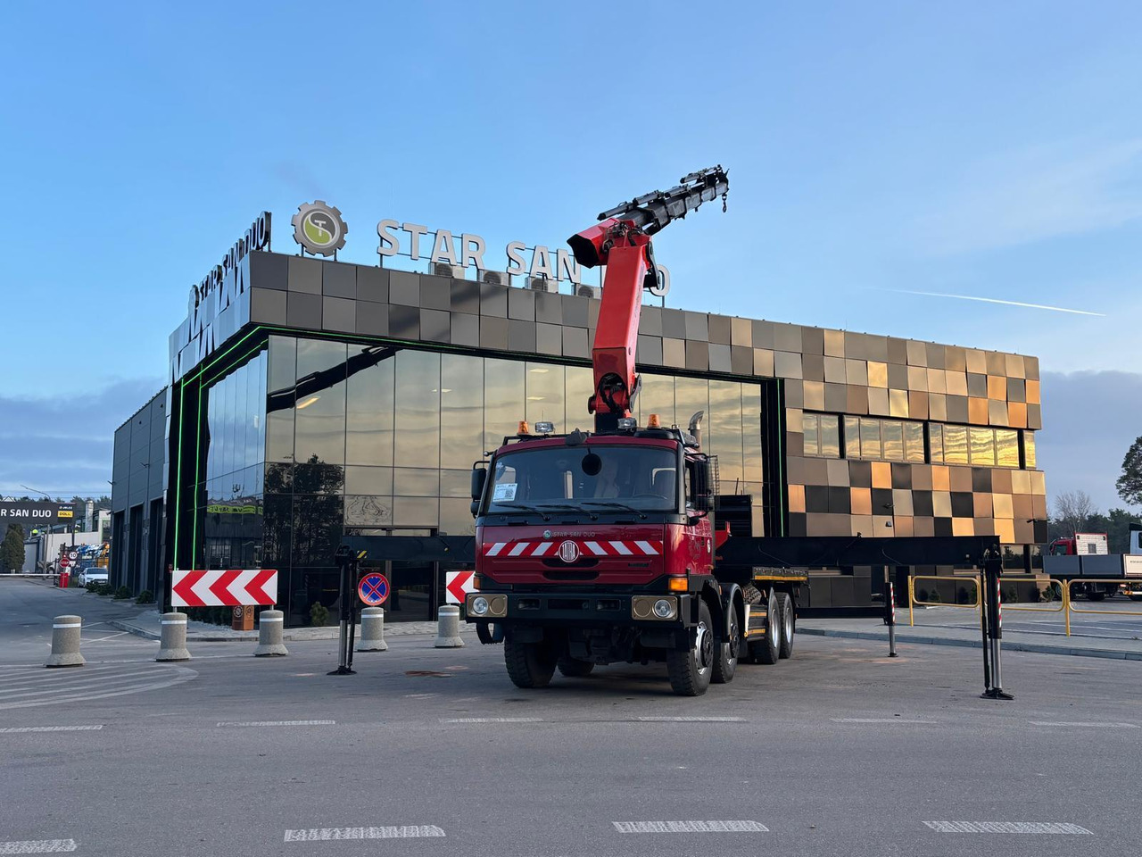 - Camion cu macara: Foto 3 - Camion cu macara: Foto 3