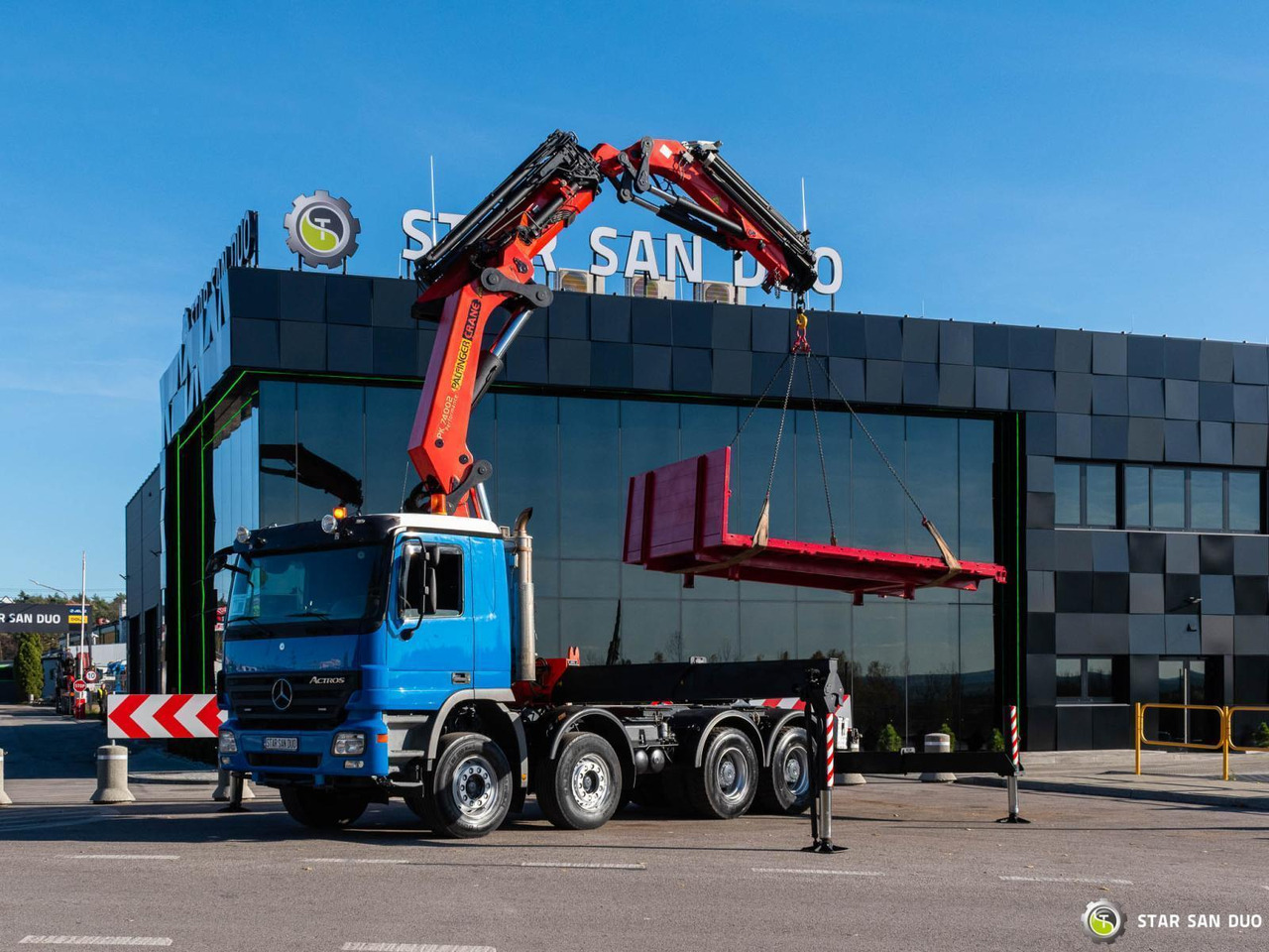 - Camion cu macara: Foto 5 - Camion cu macara: Foto 5