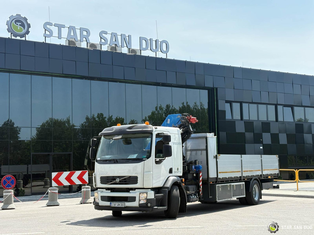 Camion cu macara : Foto 9