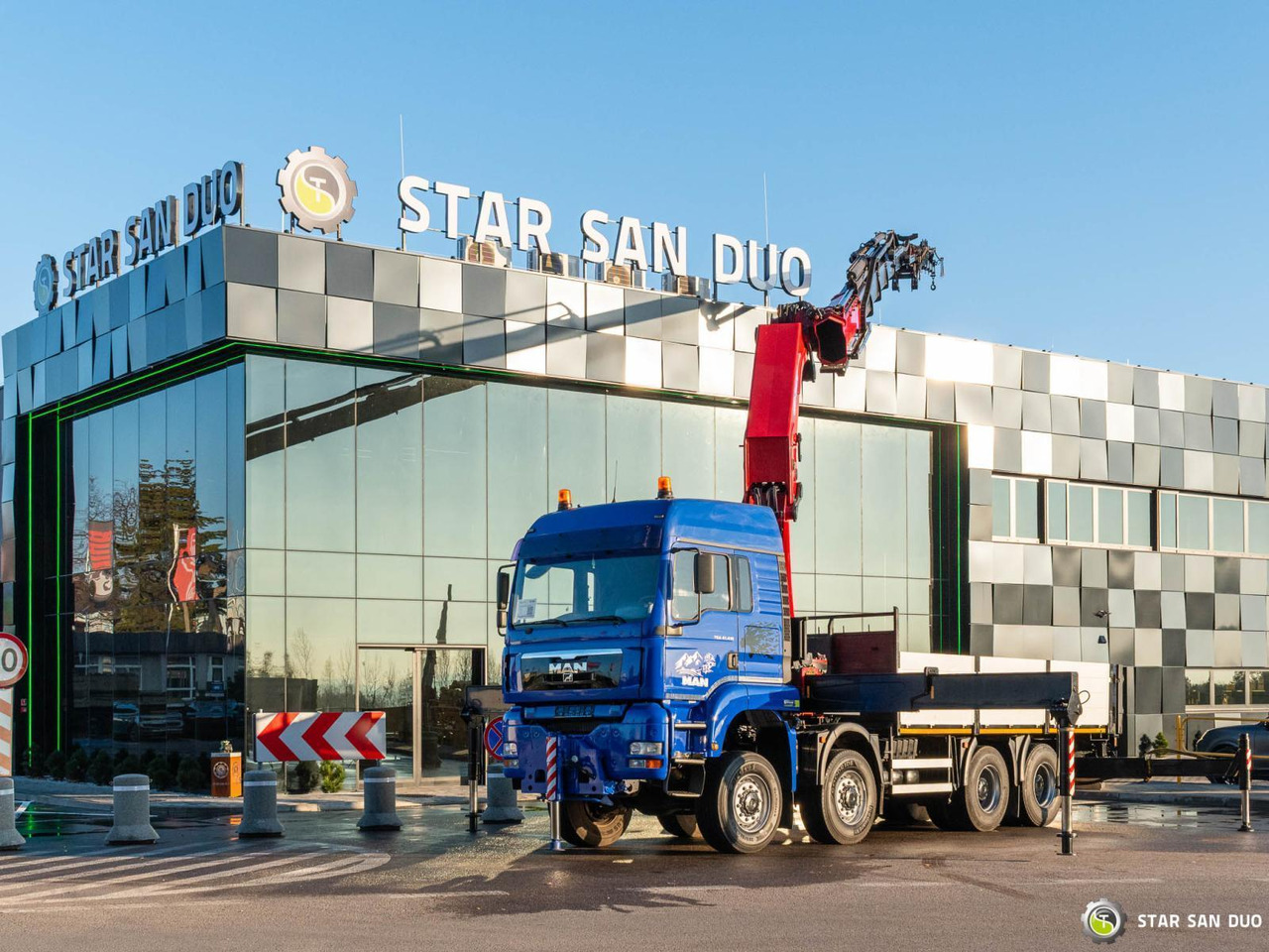 - Camion cu macara: Foto 2 - Camion cu macara: Foto 2