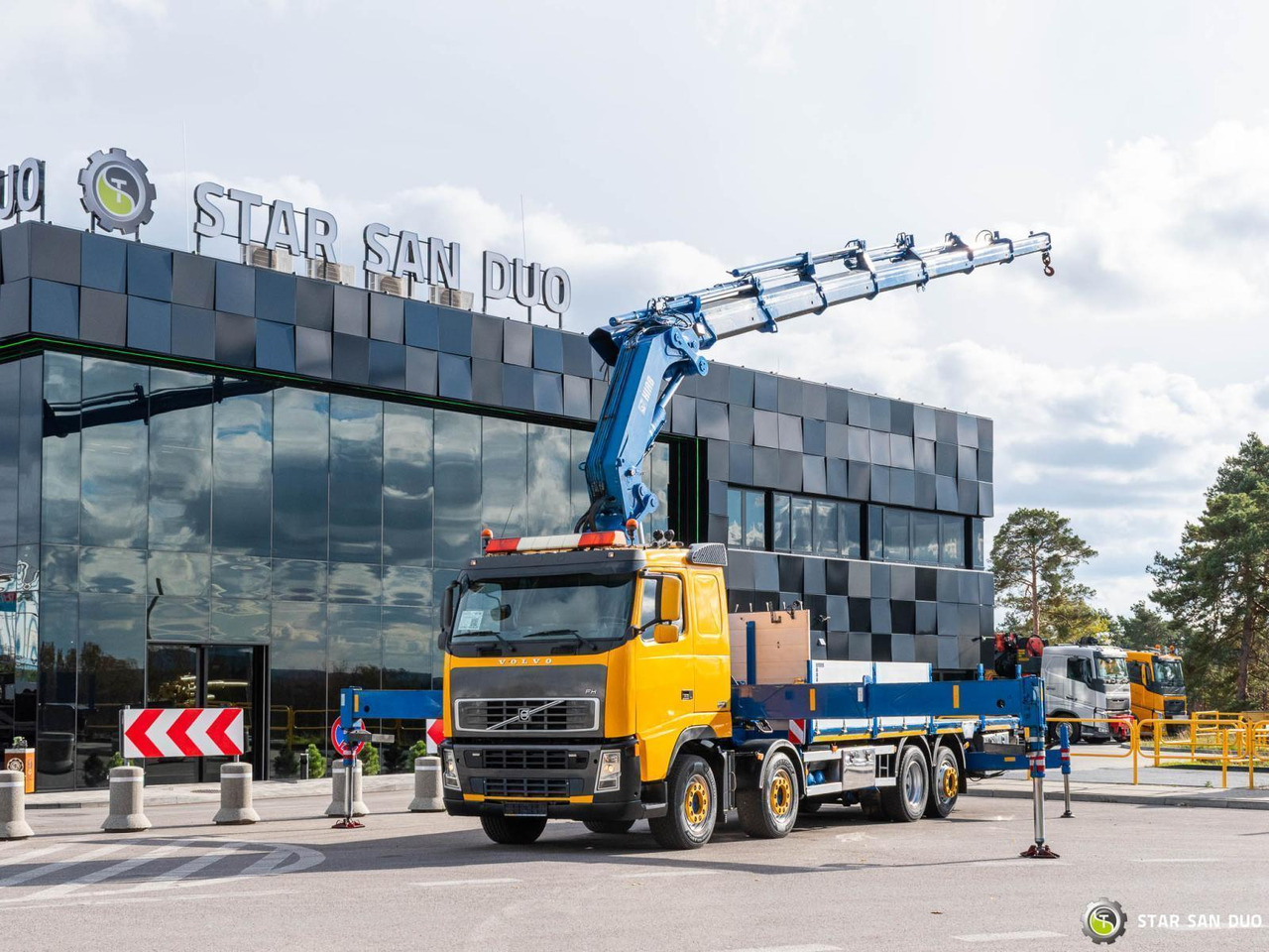 - Camion cu macara: Foto 1 - Camion cu macara: Foto 1