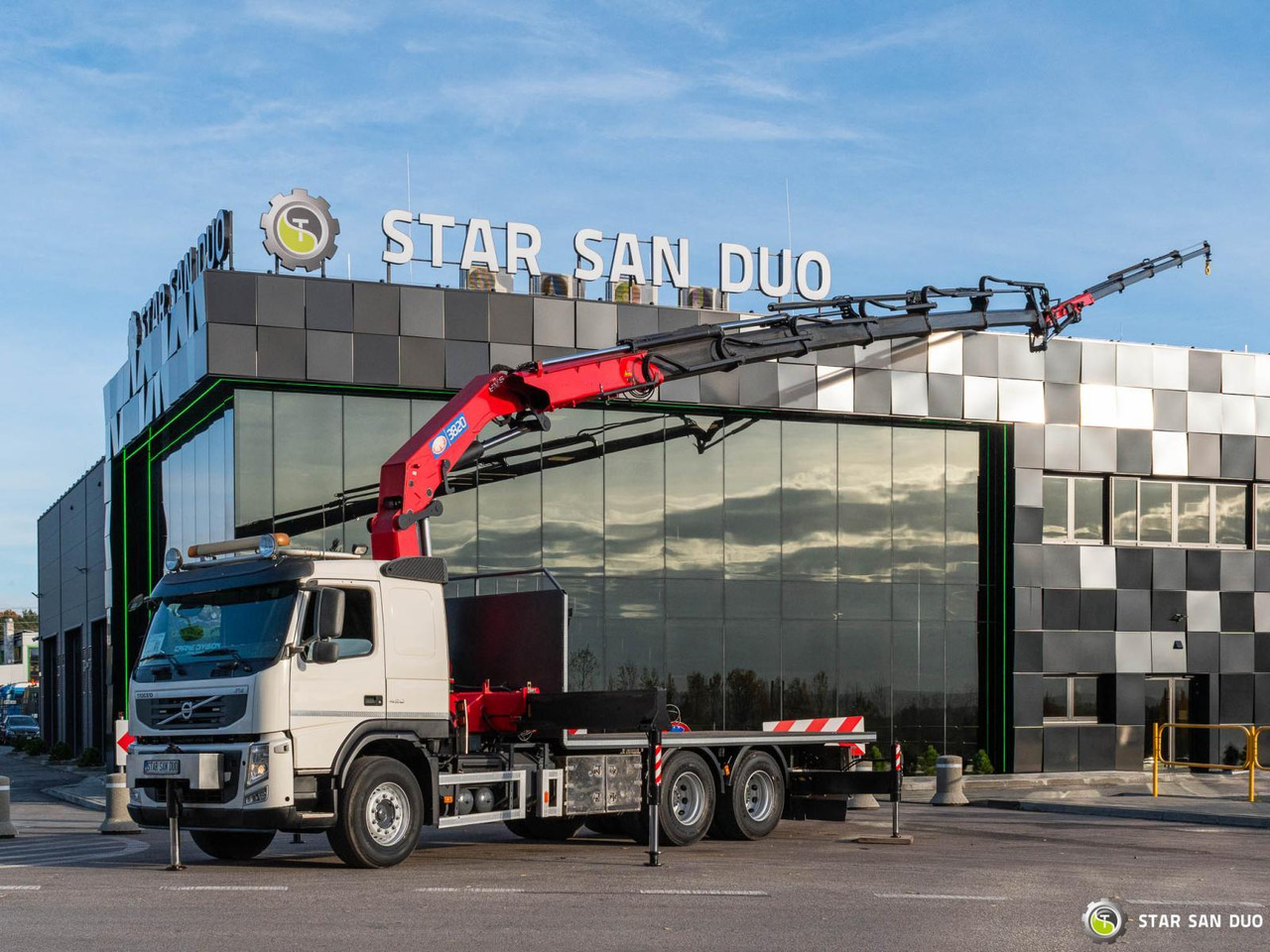 - Camion cu macara: Foto 1 - Camion cu macara: Foto 1