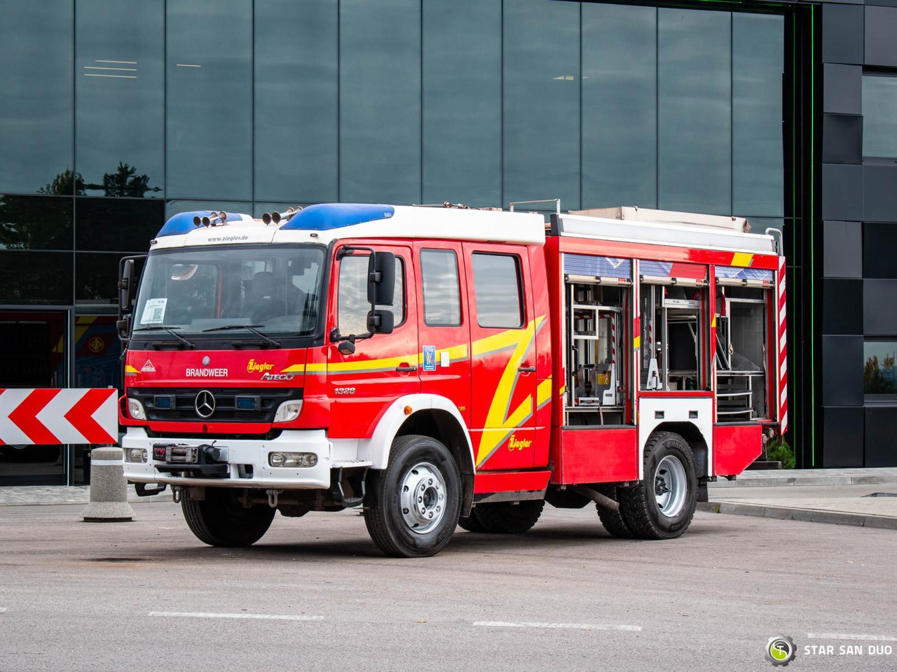 - Autospeciala de stins incendii: Foto 2 - Autospeciala de stins incendii: Foto 2
