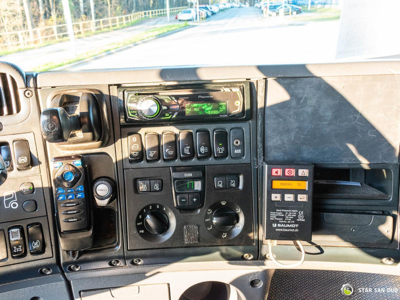 Camion cu macara : Foto 18