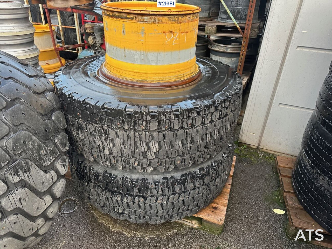 Hilo Dekkene har stått på en Volvo L60E - Anvelope și jante pentru Utilaje constructii: Foto 1 Hilo Dekkene har stått på en Volvo L60E - Anvelope și jante pentru Utilaje constructii: Foto 1