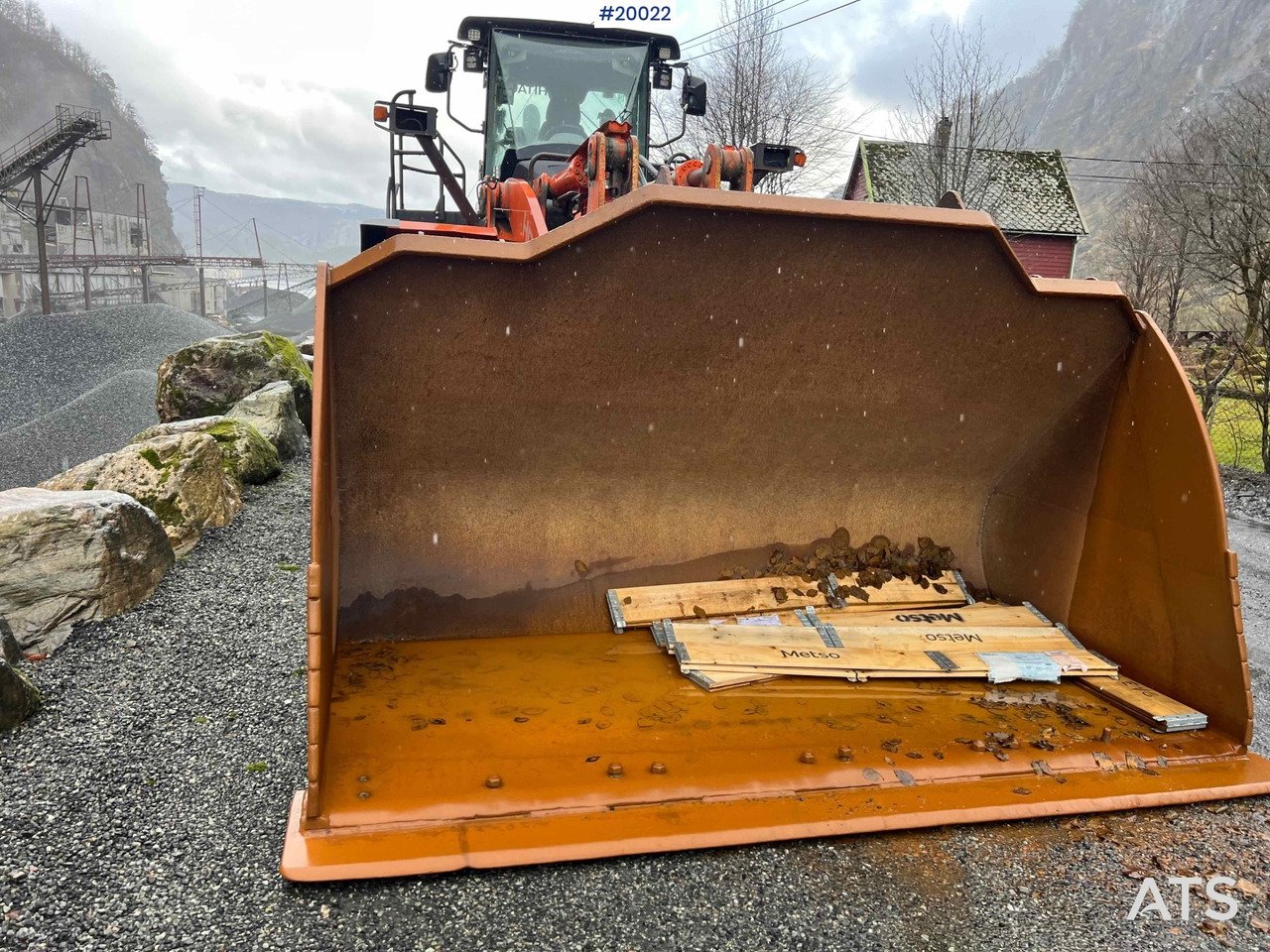 Hitachi zw370-6 - Încărcător frontal pe pneuri: Foto 4 Hitachi zw370-6 - Încărcător frontal pe pneuri: Foto 4