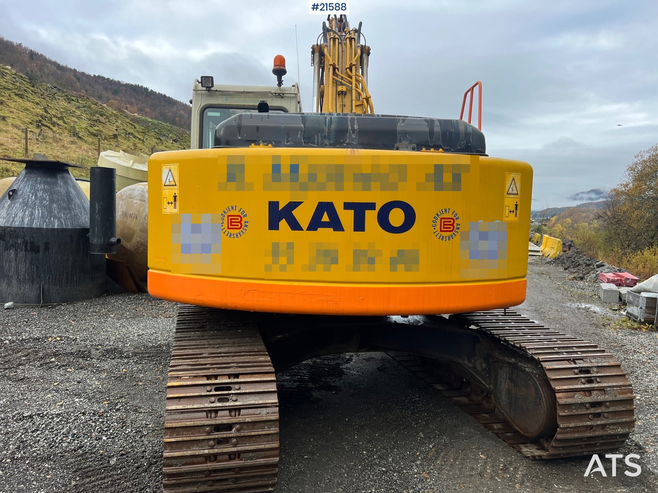 Kato HD 823 MR gravemaskin m/ rototilt, pusseskuff, atlas Copco kompressor , tamrock boretårn, skuffe m/klype, tannskuffe m/ skjær,smalskuffe, hydraulisk soldeskuffe og pigg - Excavator pe şenile: Foto 5 Kato HD 823 MR gravemaskin m/ rototilt, pusseskuff, atlas Copco kompressor , tamrock boretårn, skuffe m/klype, tannskuffe m/ skjær,smalskuffe, hydraulisk soldeskuffe og pigg - Excavator pe şenile: Foto 5