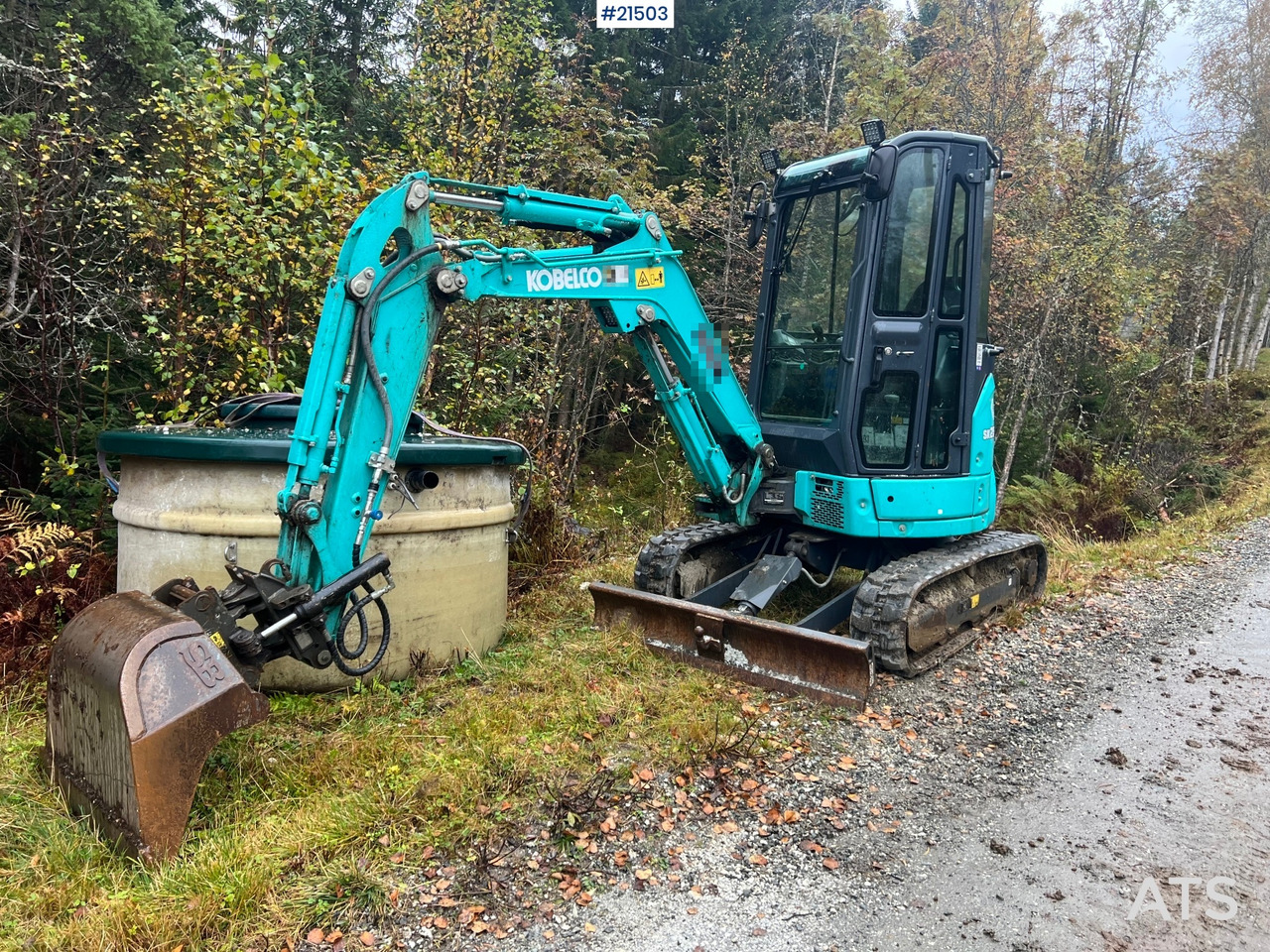 Kobelco Sk25SR-6E Gravemaskin m/ pusseskuffe,graveskuffe og tilt - Mini excavator: Foto 1 Kobelco Sk25SR-6E Gravemaskin m/ pusseskuffe,graveskuffe og tilt - Mini excavator: Foto 1