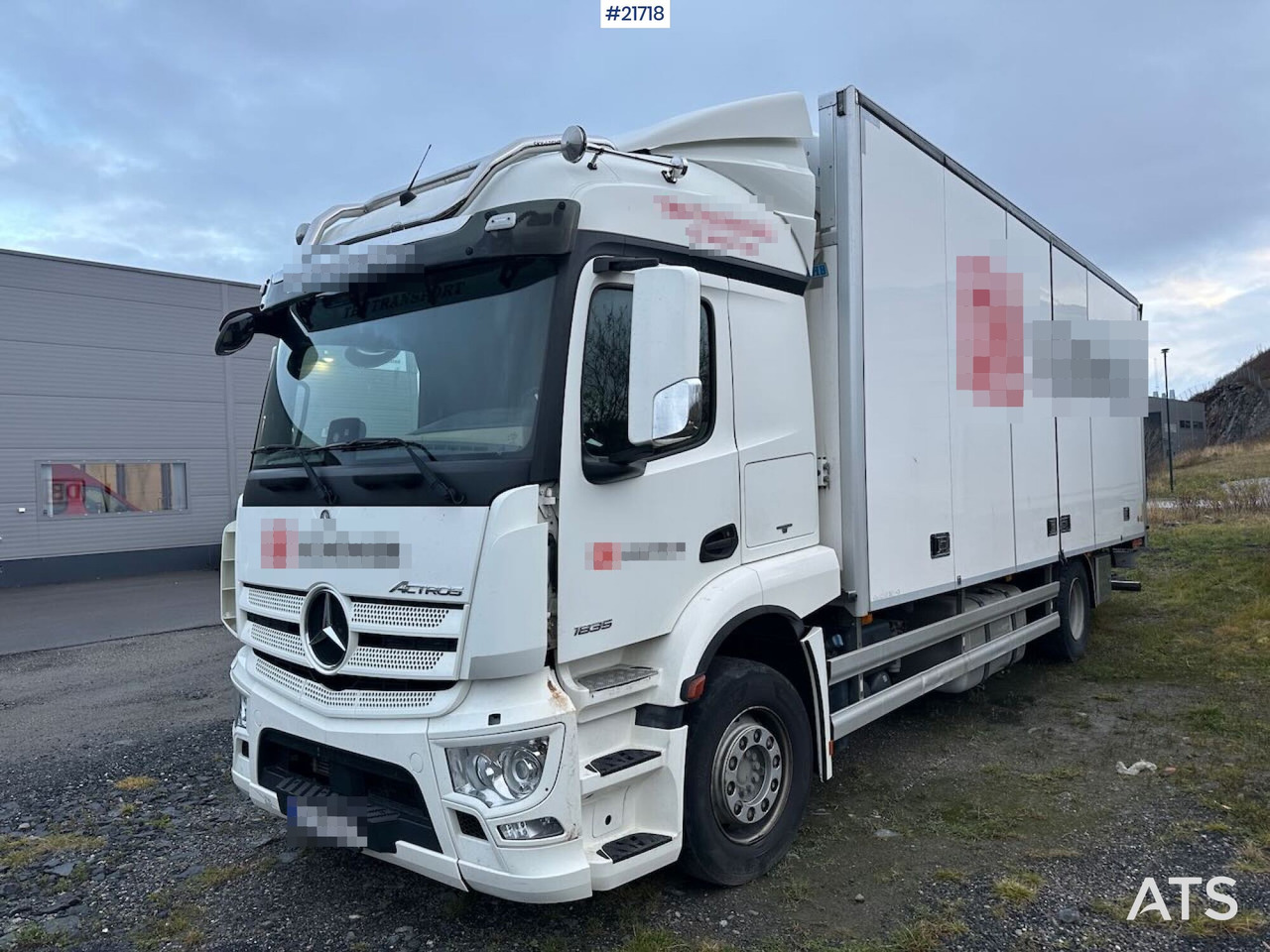 Mercedes Actros 1835 skapbil m/ Full sideåpning, aggregat, lift og 2 sett dekk - Camion furgon: Foto 1 Mercedes Actros 1835 skapbil m/ Full sideåpning, aggregat, lift og 2 sett dekk - Camion furgon: Foto 1