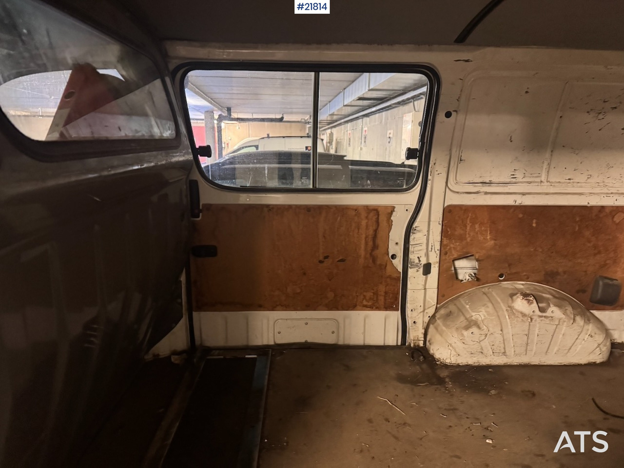 Dubă Toyota HIACE: Foto 12 Dubă Toyota HIACE: Foto 12