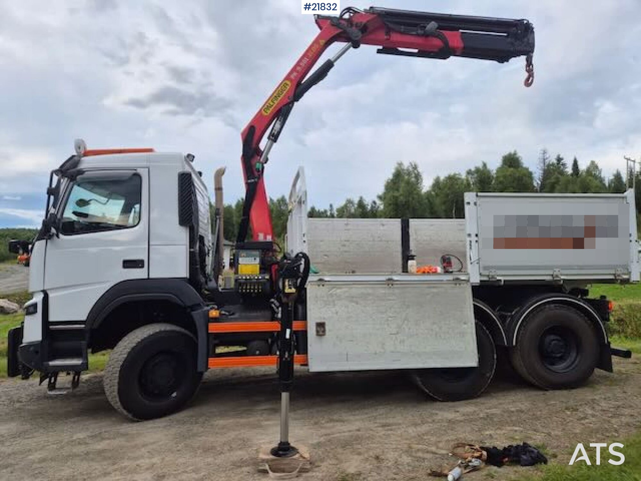 Volvo 2019 Volvo FMX 6x6 brøyterigget tippbil m/ 9,5 t/m kran, 2 sett dekk og lettkasse - Camion basculantă: Foto 4 Volvo 2019 Volvo FMX 6x6 brøyterigget tippbil m/ 9,5 t/m kran, 2 sett dekk og lettkasse - Camion basculantă: Foto 4
