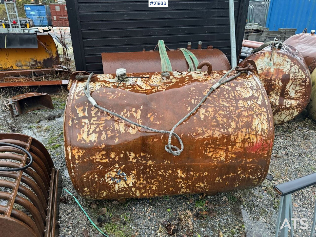 Dieseltanker på 1000l - Rezervor de stocare: Foto 1 Dieseltanker på 1000l - Rezervor de stocare: Foto 1