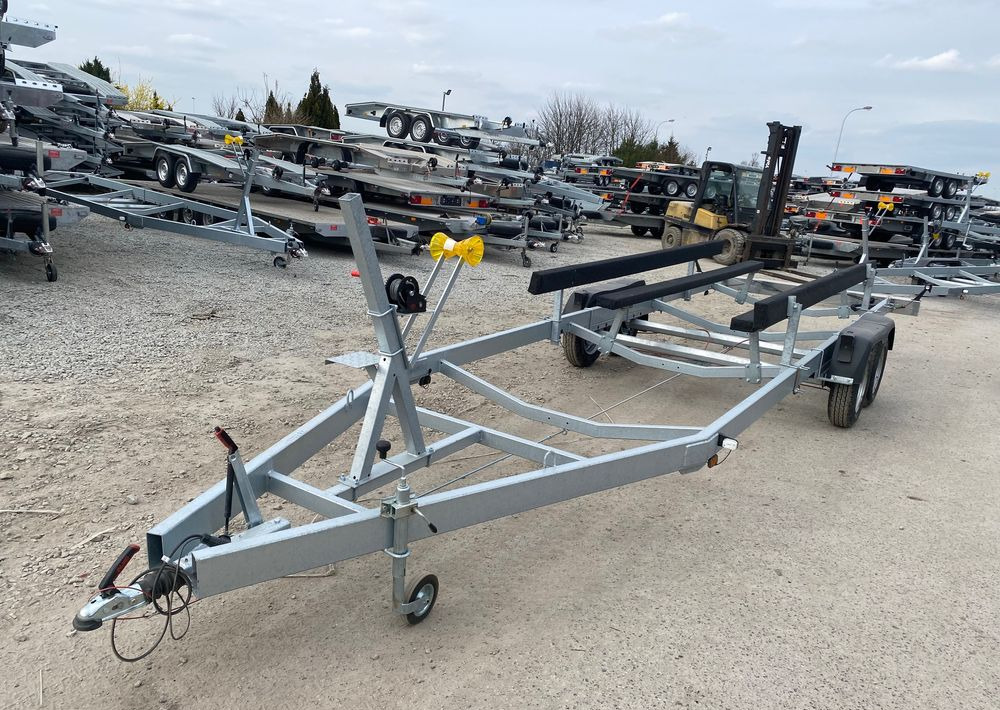 Boro PRZYCZEPA PODŁODZIOWA STYL AMERYKAŃSKI 7,30m - Peridoc: Foto 2 Boro PRZYCZEPA PODŁODZIOWA STYL AMERYKAŃSKI 7,30m - Peridoc: Foto 2