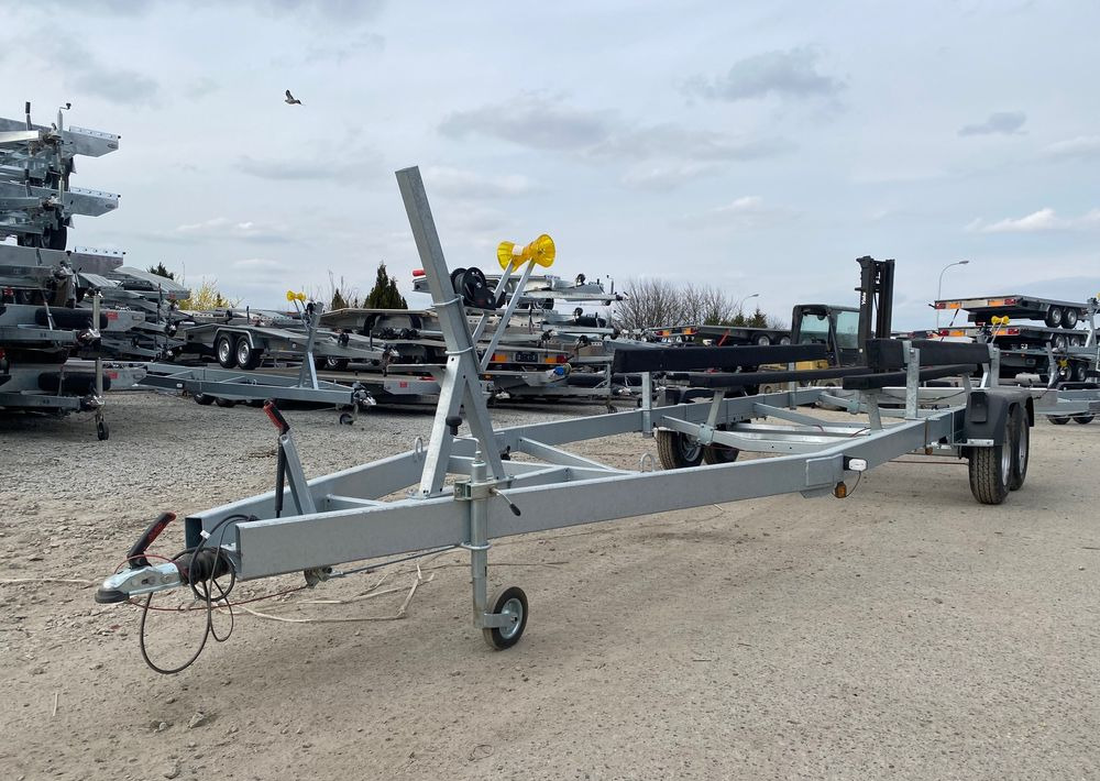 Boro PRZYCZEPA PODŁODZIOWA STYL AMERYKAŃSKI 7,30m - Peridoc: Foto 2 Boro PRZYCZEPA PODŁODZIOWA STYL AMERYKAŃSKI 7,30m - Peridoc: Foto 2