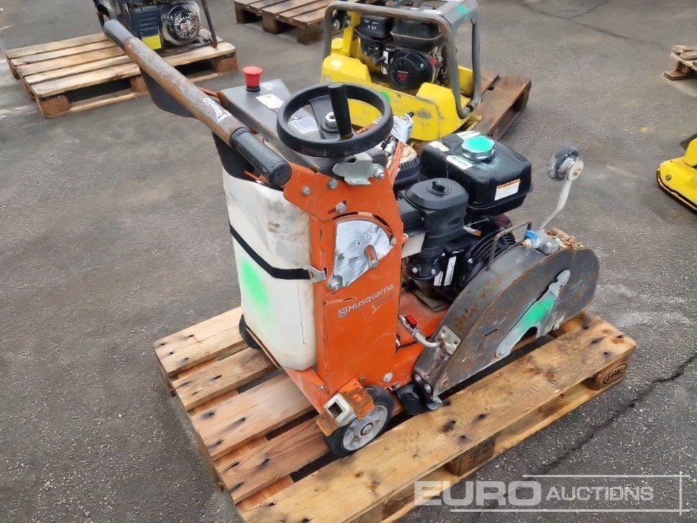 Husqvarna FS400LV - Maşină de asfaltat: Foto 3 Husqvarna FS400LV - Maşină de asfaltat: Foto 3