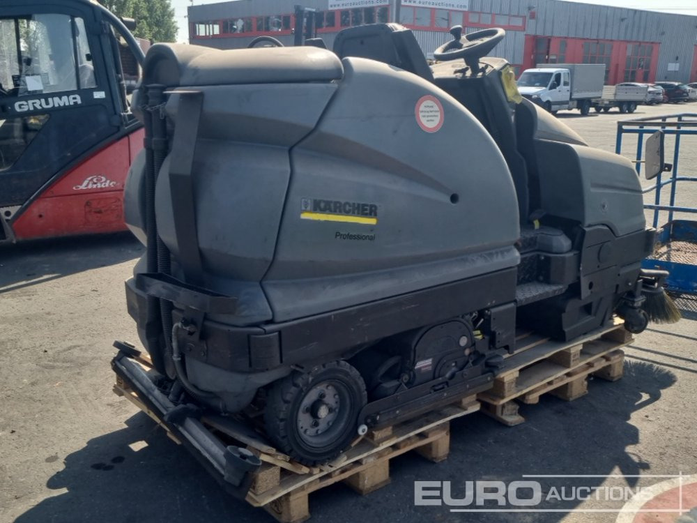 Kärcher R100 Ride on Swerper - Mașină de măturat industrială: Foto 4 Kärcher R100 Ride on Swerper - Mașină de măturat industrială: Foto 4