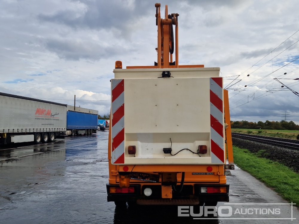 Mercedes 612D - Camion cu nacela: Foto 4 Mercedes 612D - Camion cu nacela: Foto 4