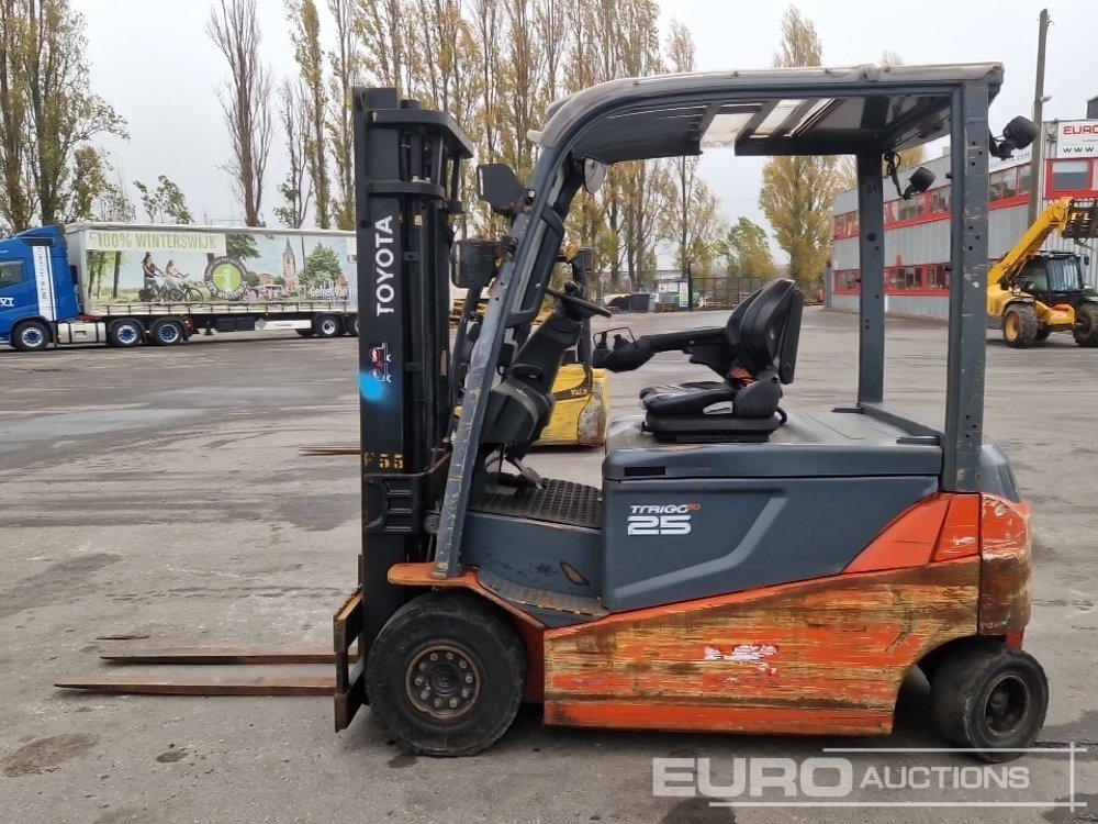 Toyota 8FBMT25 Electric Forklift, 2 Stage Mast, Forks, - Electrostivuitor: Foto 2 Toyota 8FBMT25 Electric Forklift, 2 Stage Mast, Forks, - Electrostivuitor: Foto 2