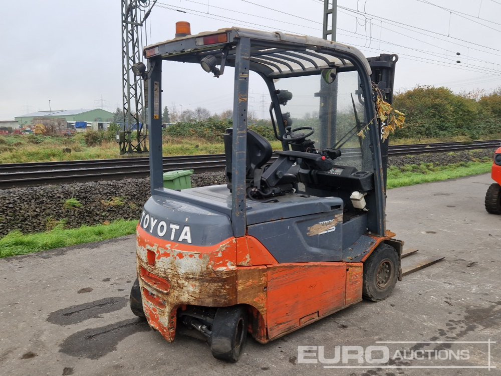 Toyota 8FBMT25 Electric Forklift, 2 Stage Mast, Forks, - Electrostivuitor: Foto 4 Toyota 8FBMT25 Electric Forklift, 2 Stage Mast, Forks, - Electrostivuitor: Foto 4