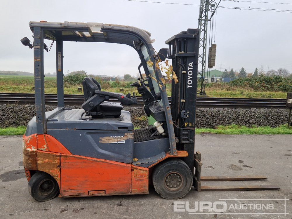 Toyota 8FBMT25 Electric Forklift, 2 Stage Mast, Forks, - Electrostivuitor: Foto 5 Toyota 8FBMT25 Electric Forklift, 2 Stage Mast, Forks, - Electrostivuitor: Foto 5