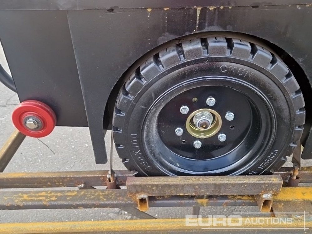 Măturătoare stradală Unused 2025 Zvox 2000G: Foto 8