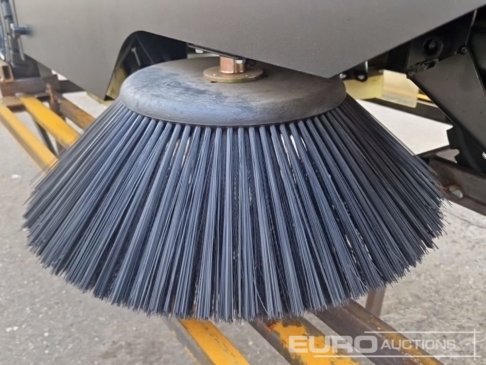 Măturătoare stradală Unused 2025 Zvox 2000G: Foto 10