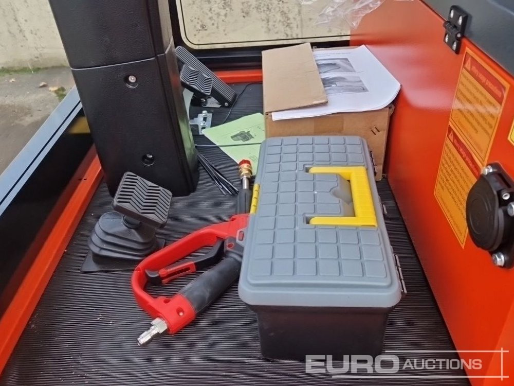 Măturătoare stradală Unused 2025 Zvox 2000G: Foto 21