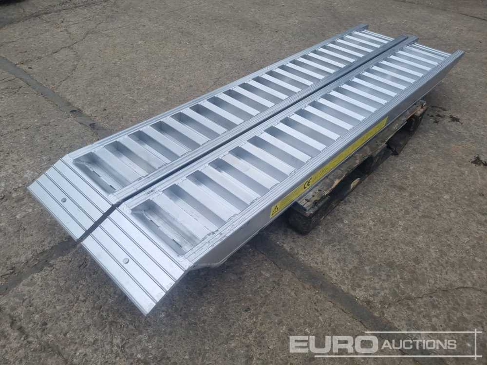 Unused Set of Aluminium Ramps, 250cm, 6,000kg - Echipament de atelier: Foto 3 Unused Set of Aluminium Ramps, 250cm, 6,000kg - Echipament de atelier: Foto 3