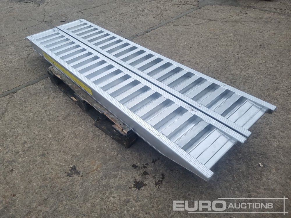 Unused Set of Aluminium Ramps, 250cm, 6,000kg - Echipament de atelier: Foto 4 Unused Set of Aluminium Ramps, 250cm, 6,000kg - Echipament de atelier: Foto 4
