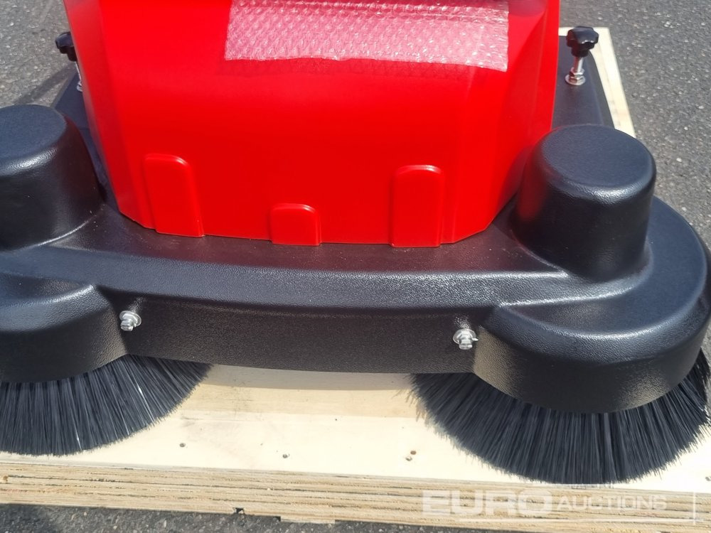 Unused Walk Behind Sweeper - Mașină de măturat industrială: Foto 5 Unused Walk Behind Sweeper - Mașină de măturat industrială: Foto 5