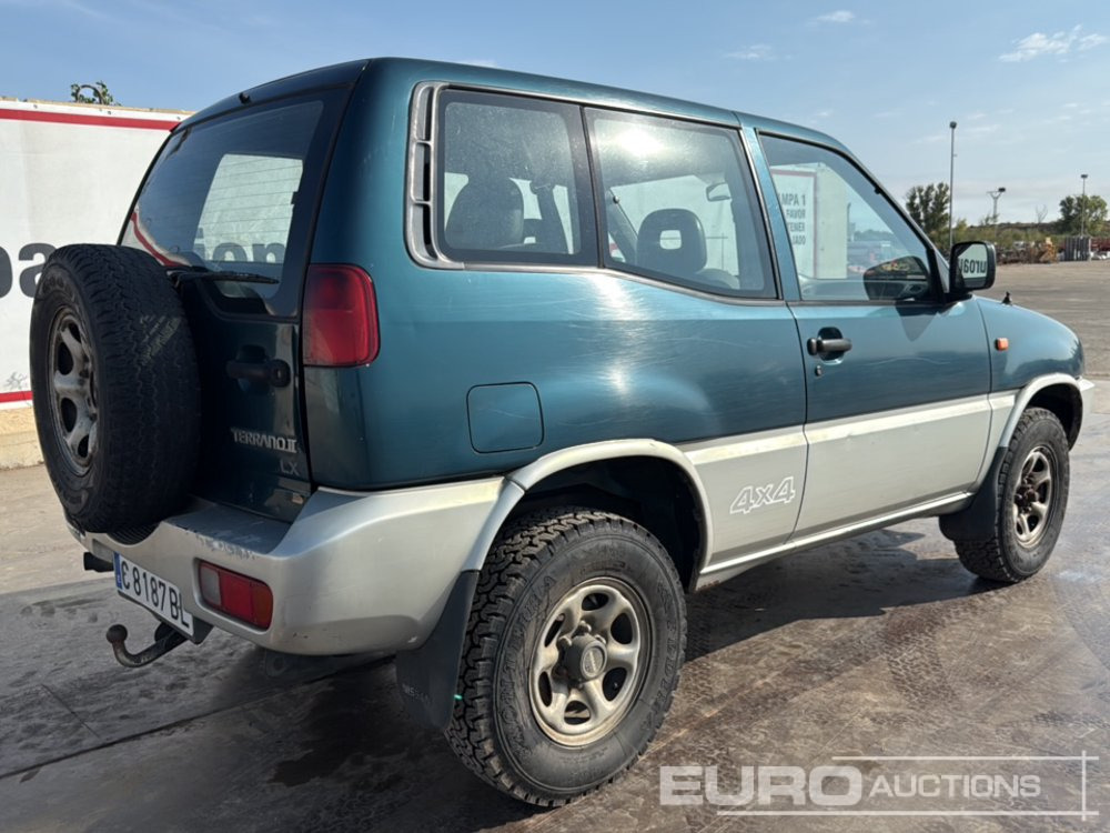 1995 Nissan Terrano II - SUV: Foto 5 1995 Nissan Terrano II - SUV: Foto 5