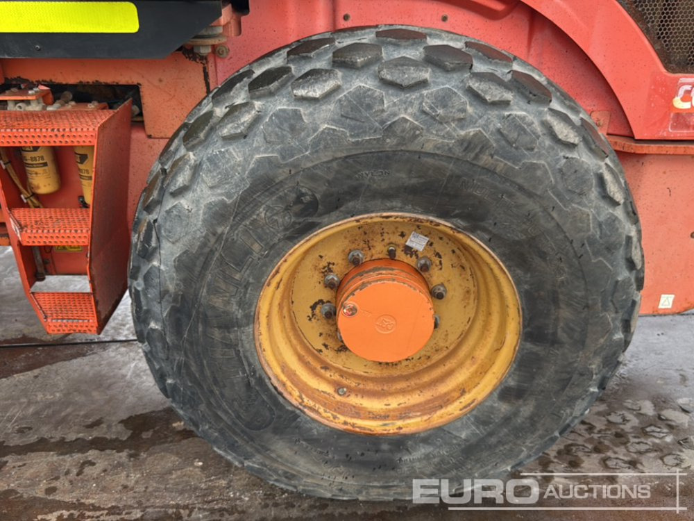 Cilindru compactor 2011 CAT CS74: Foto 9