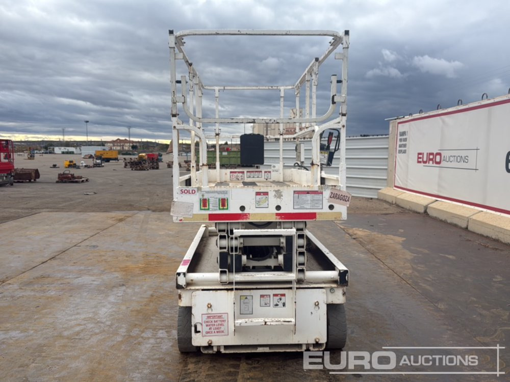 2014 Haulotte Compact 10 - Platforma foarfeca: Foto 4 2014 Haulotte Compact 10 - Platforma foarfeca: Foto 4