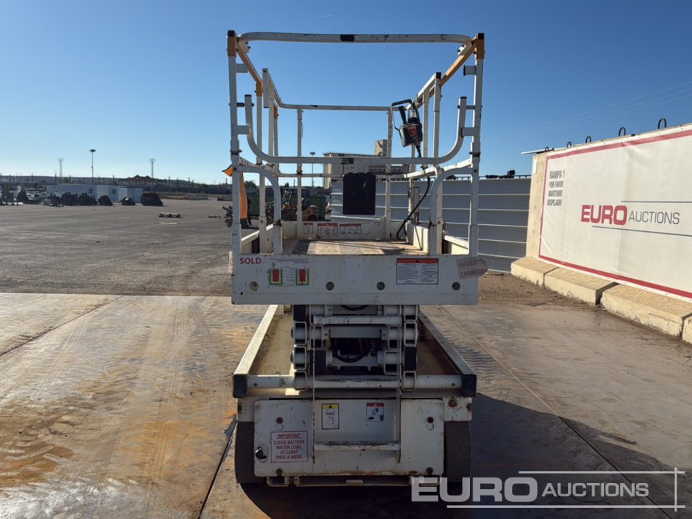 2014 Haulotte Compact 10 - Platforma foarfeca: Foto 4 2014 Haulotte Compact 10 - Platforma foarfeca: Foto 4