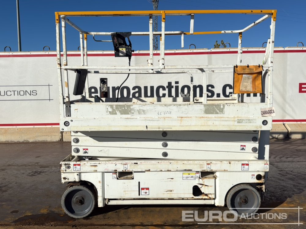 2014 Haulotte Compact 10 - Platforma foarfeca: Foto 2 2014 Haulotte Compact 10 - Platforma foarfeca: Foto 2