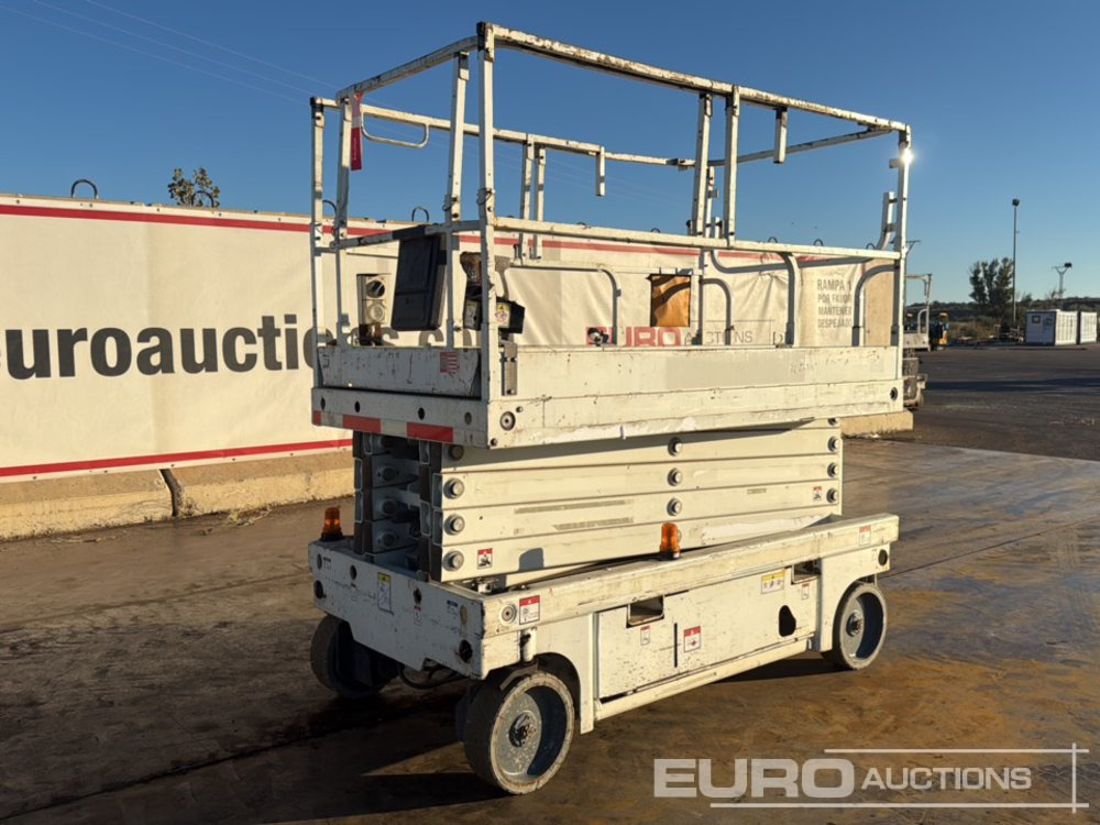 2014 Haulotte Compact 12 - Platforma foarfeca: Foto 1 2014 Haulotte Compact 12 - Platforma foarfeca: Foto 1